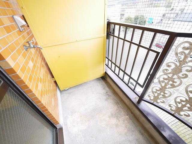 奈良アサカハイツの設備|バルコニーに洗濯機置き場があります。