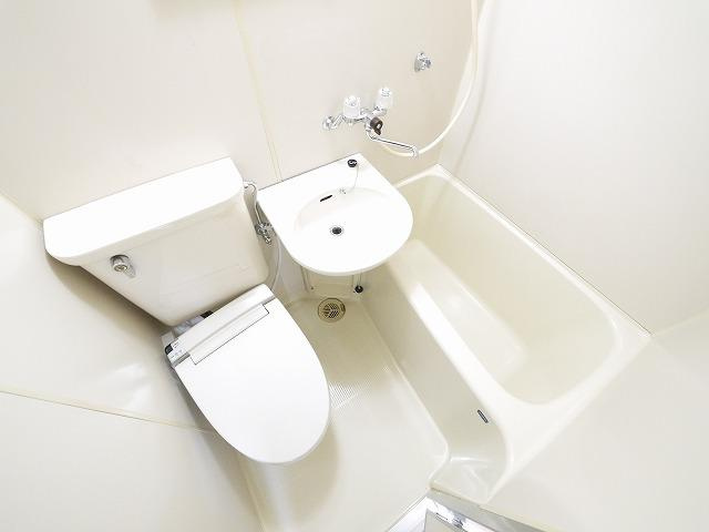 奈良アサカハイツの浴室|お掃除もし易いユニットバスタイプ。