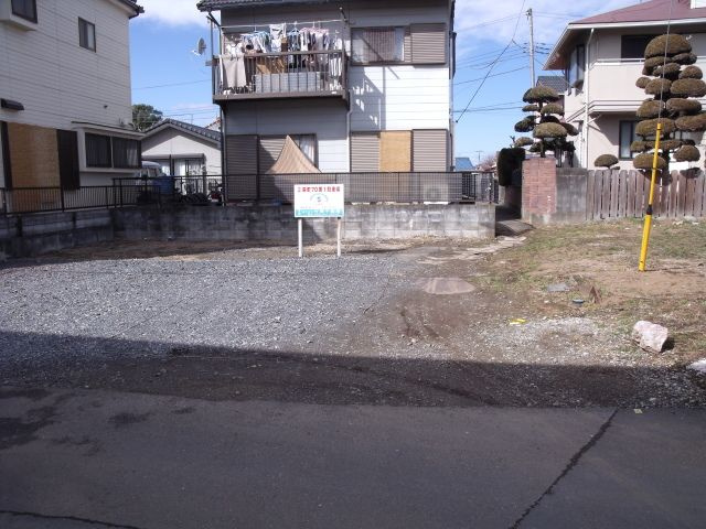 鴻巣市栄町の売地の前面道路含む現地写真