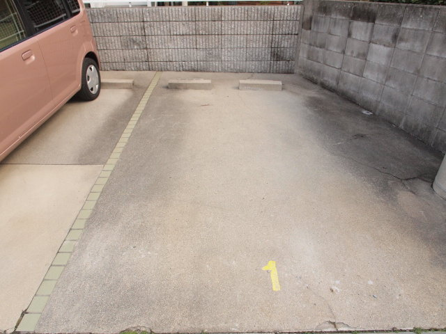 帝塚山サニーハイツの駐車場