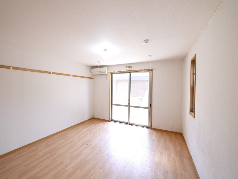 ルンルアン高畑の居間・リビング|ゆったり過ごせる居間です