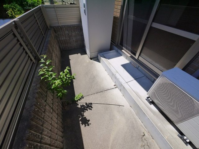 ルンルアン高畑のバルコニー|外からの目が気にならないバルコニーで洗濯物が干せます