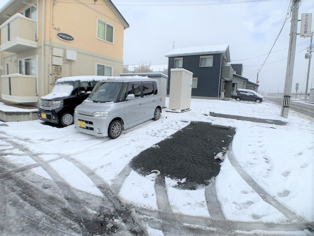 メルヴェイユ　の駐車場