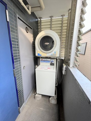 【その他共用部分】 | ヴィラ・ラフィーネ | 建物内コインランドリー（2階共用部）