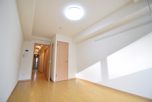 レオ四拾六番館の居間・リビング|あかるいお部屋