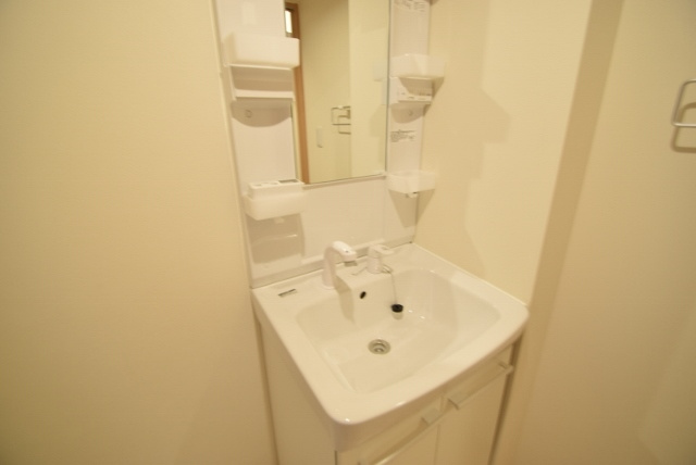 レオ四拾六番館の独立洗面台|洗面化粧台