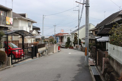【前面道路含む現地写真】 | 大津市水明2丁目31-8 中古戸建て | 全面道路
