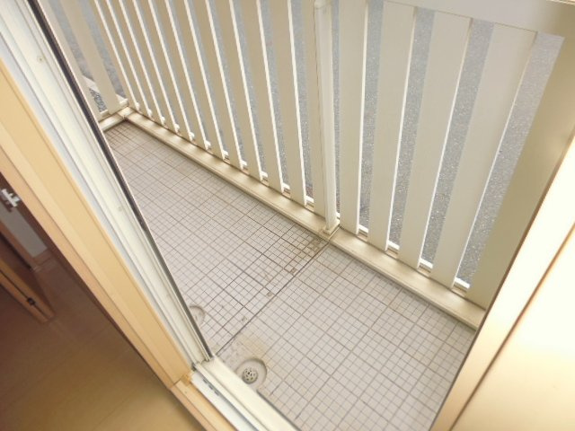 倉敷市神田３丁目のアパートのバルコニー