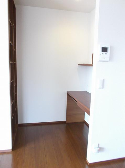 【設備】 | ラフィネ・ヴァン・ソレイユ　Ｂ | 書斎・パソコンスペースに！