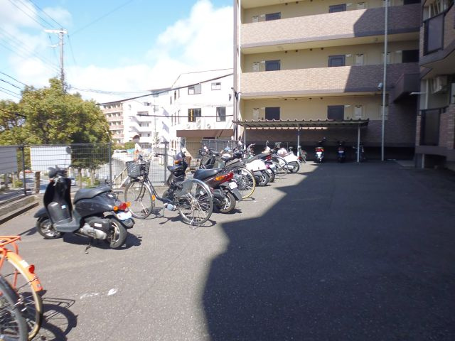コミュニス西神戸のその他共用部分|駐輪場