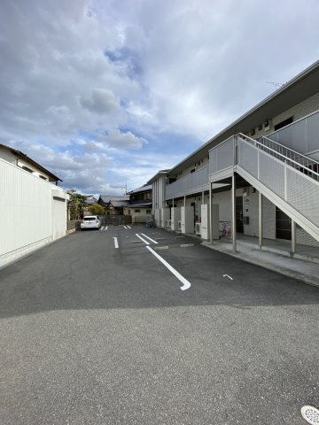 スタシオン神野の駐車場