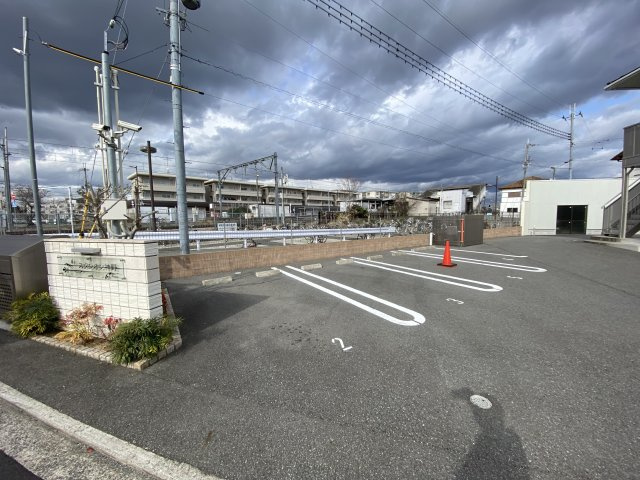 スタシオン神野の駐車場