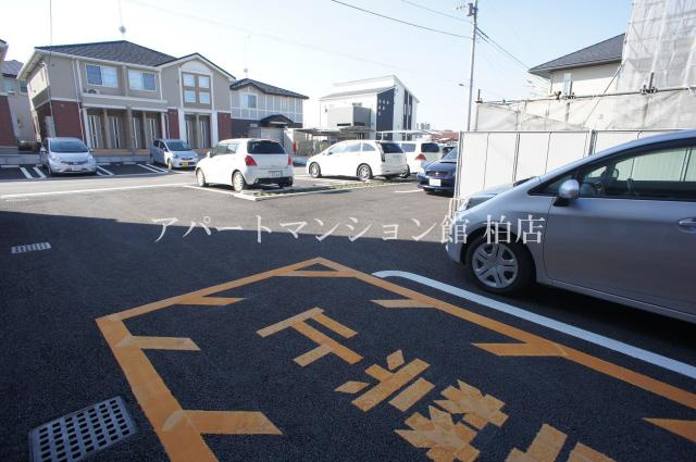 ノイクラールの駐車場