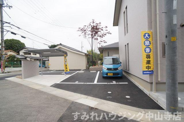 リバーハイツⅡの駐車場