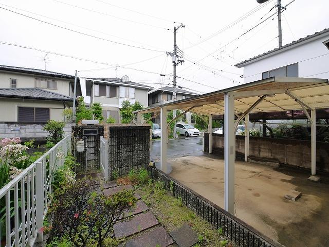 平川邸のエントランス|ゆとりのあるエントランスです