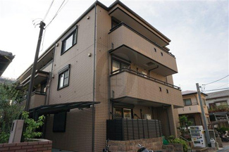 【外観】 | タイル調の外壁　3階建て　オートロック付き