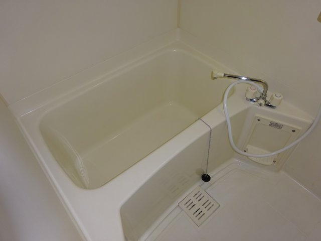 クレストールモリヤBの浴室