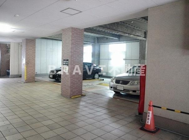 フィレンツェ　BRAVI不動産の駐車場|【フィレンツェ】駐車場があるので、車を買う予定の方も安心です