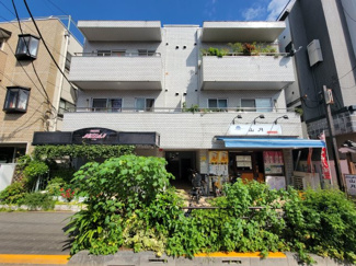 【外観】 | 金井ビル　鶯谷駅・入谷駅から徒歩８分！コンビニ近く！ワンフロア２世帯！角部屋の３面採光！２面バルコニー！設備充実！