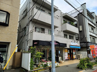 【外観】 | 金井ビル　鶯谷駅・入谷駅から徒歩８分！コンビニ近く！ワンフロア２世帯！角部屋の３面採光！２面バルコニー！設備充実！