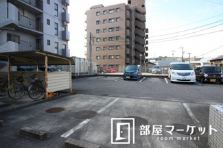 【駐車場】