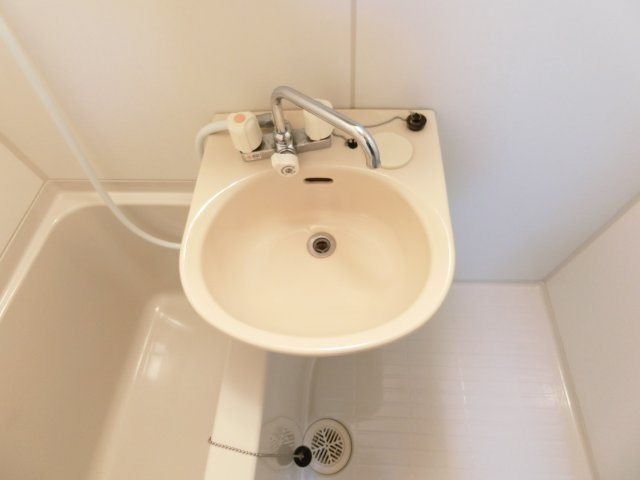 中西ハイツⅡの洗面所|同物件別部屋