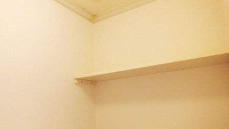 セジュール司のトイレ|トイレ上部に棚あり