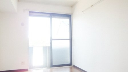 セジュール司の居間・リビング|６帖洋室です