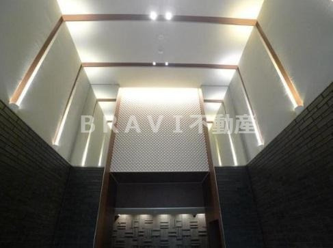 ファーストステージ梅田WEST（ファーストステージウメダウエスト）　BRAVI不動産のエントランス|【ファーストステージ梅田WEST】建物の内部です