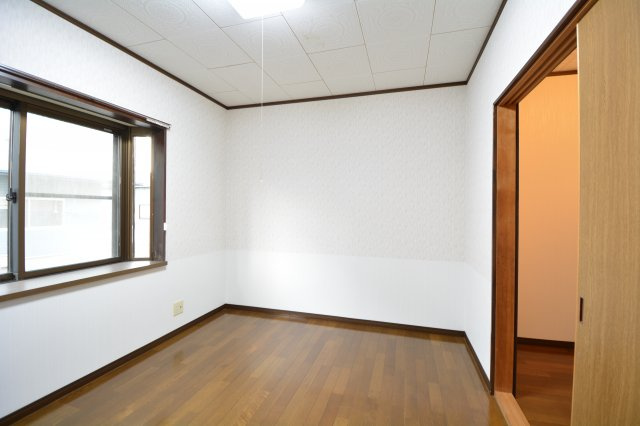 【洋室】 | サンライフ石沢 | 落ち着いた色調の洋室です