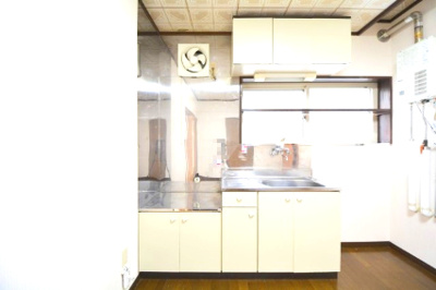 【キッチン】 | サンライフ石沢 | キッチンでお料理をお楽しみください　窓付き