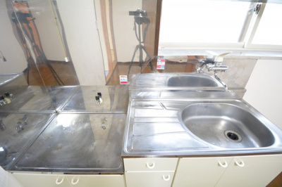 【キッチン】 | サンライフ石沢 | お料理しやすいキッチンです