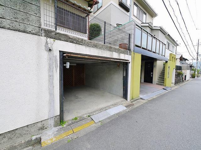 城町戸建の駐車場