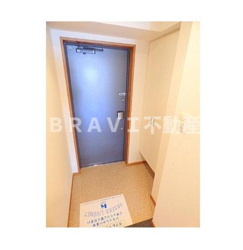 プライムアーバン玉造　BRAVI不動産の玄関