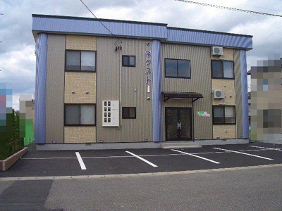 【外観】 | ネクスト　1 | 建物外観を気になさる方へ、見た目の良い物件です。駐車場消雪