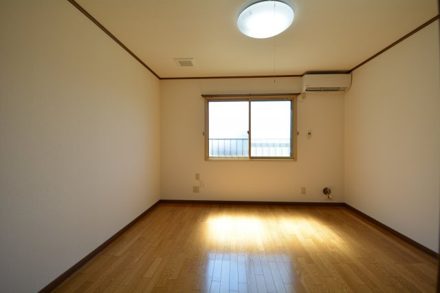 【居間・リビング】 | ラフォーレ若葉 | ゆったりとしたリビングです