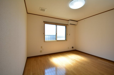 【洋室】 | ラフォーレ若葉 | 広々とした洋室です