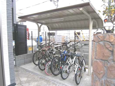 【その他共用部分】 | アットホーム | 屋根付き駐輪場なので雨の日でも安心