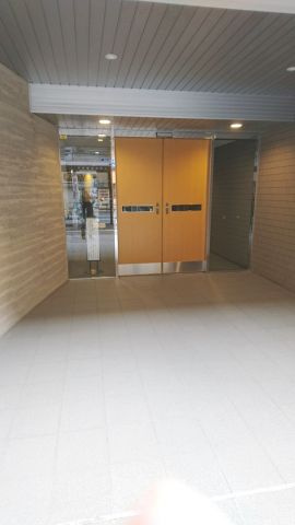 根津シティタワーのエントランス