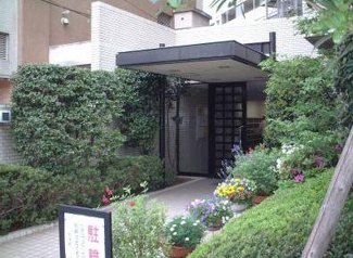 【エントランス】 | 京浜急行線「梅屋敷」駅徒歩1分と好立地！