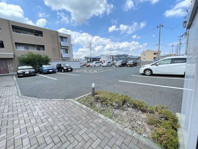 メゾンマスト盛南中央Ⅱの駐車場