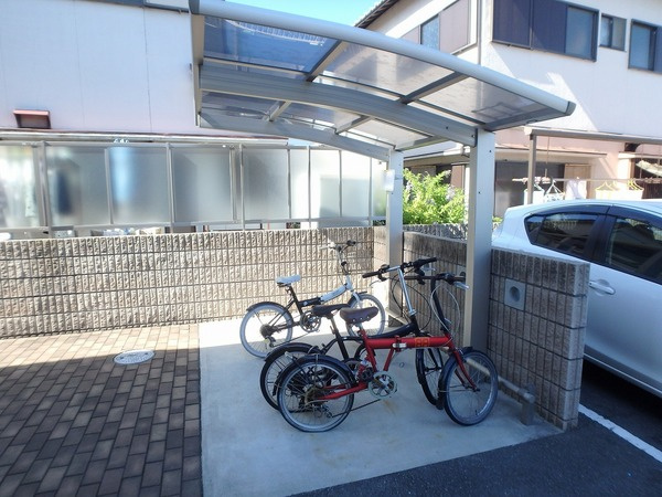 メゾンすこやかの駐車場