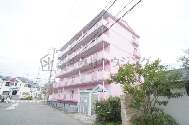 鈴彩館（リンサイカン）の外観|南向きで日当たりのいいマンションです