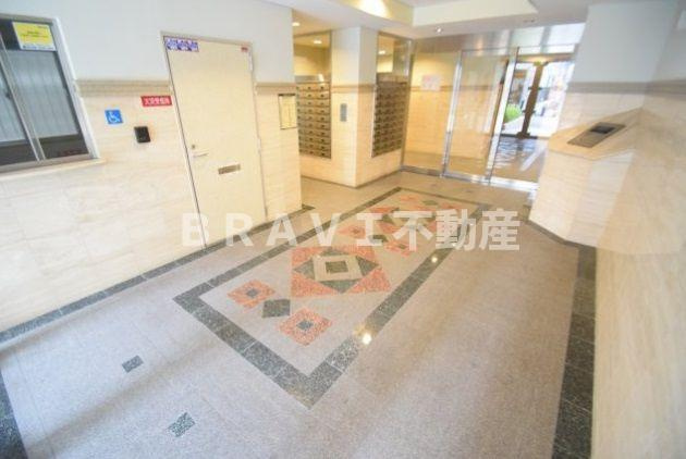 アーデン和泉町　BRAVI不動産のエントランス|【アーデン和泉町】清潔なエントランスです