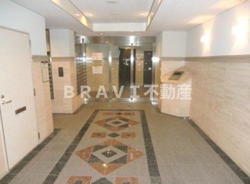 アーデン和泉町　BRAVI不動産のロビー|【アーデン和泉町】落ち着いたロビーです