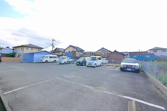 エクレール（大安寺）の駐車場