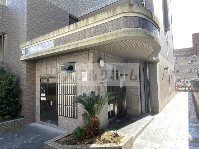 インノバーレ桜ヶ丘のエントランス