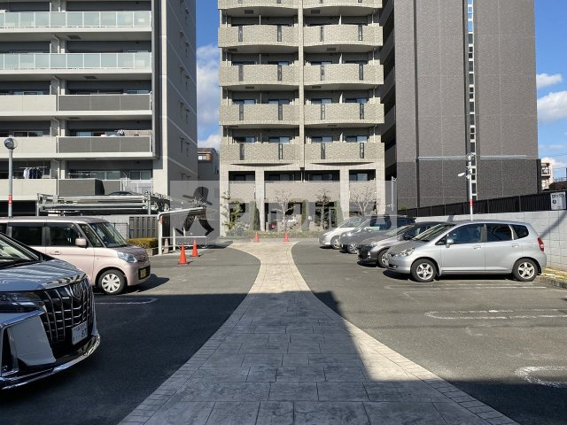 インノバーレ桜ヶ丘の駐車場