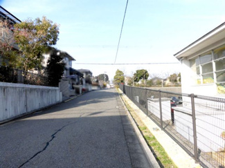 【前面道路含む現地写真】 | 物件東側前面道路