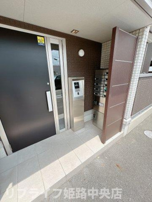【エントランス】 | グランベール東姫路 | ALSOK完備で安心のエントランス